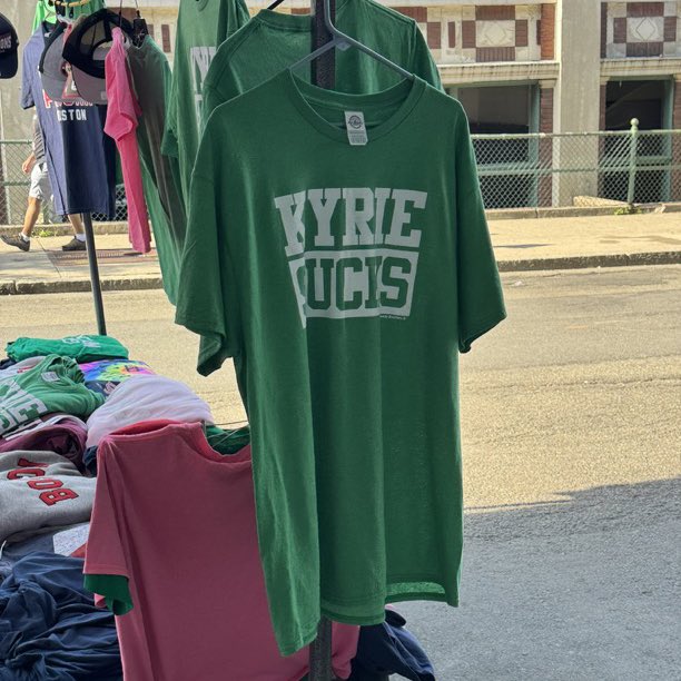 波士顿商店售卖“欧文垃圾”“东契奇垃圾”T恤